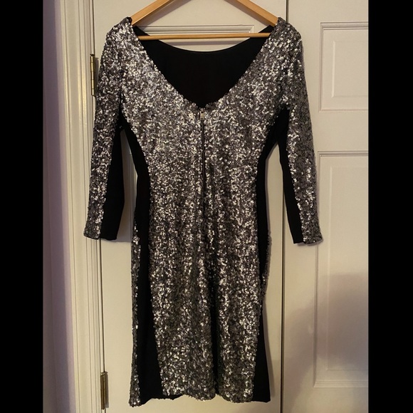 Dress - Picture 4 of 4